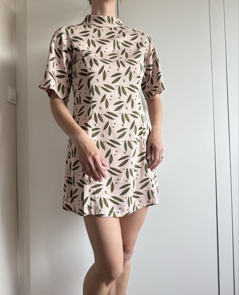 Nowa krotka  sukienka w liscie S compania fantastica wiskoza