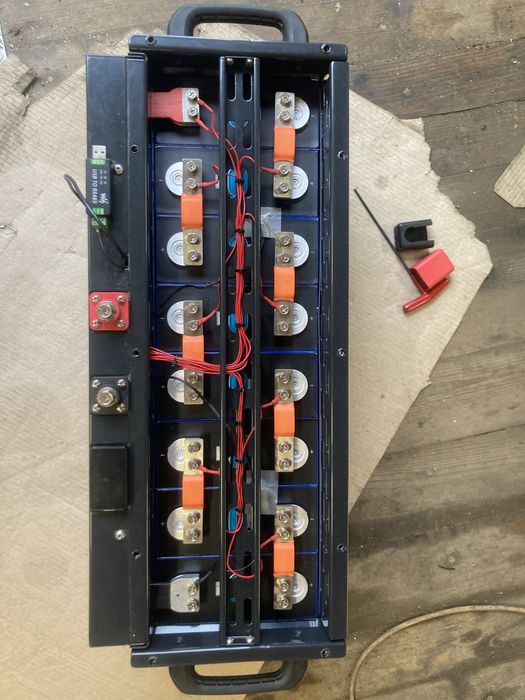 Ящик для акумуляторів