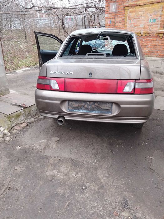 Розбираю ваз 2110 Богдан.1.6 16 клапана