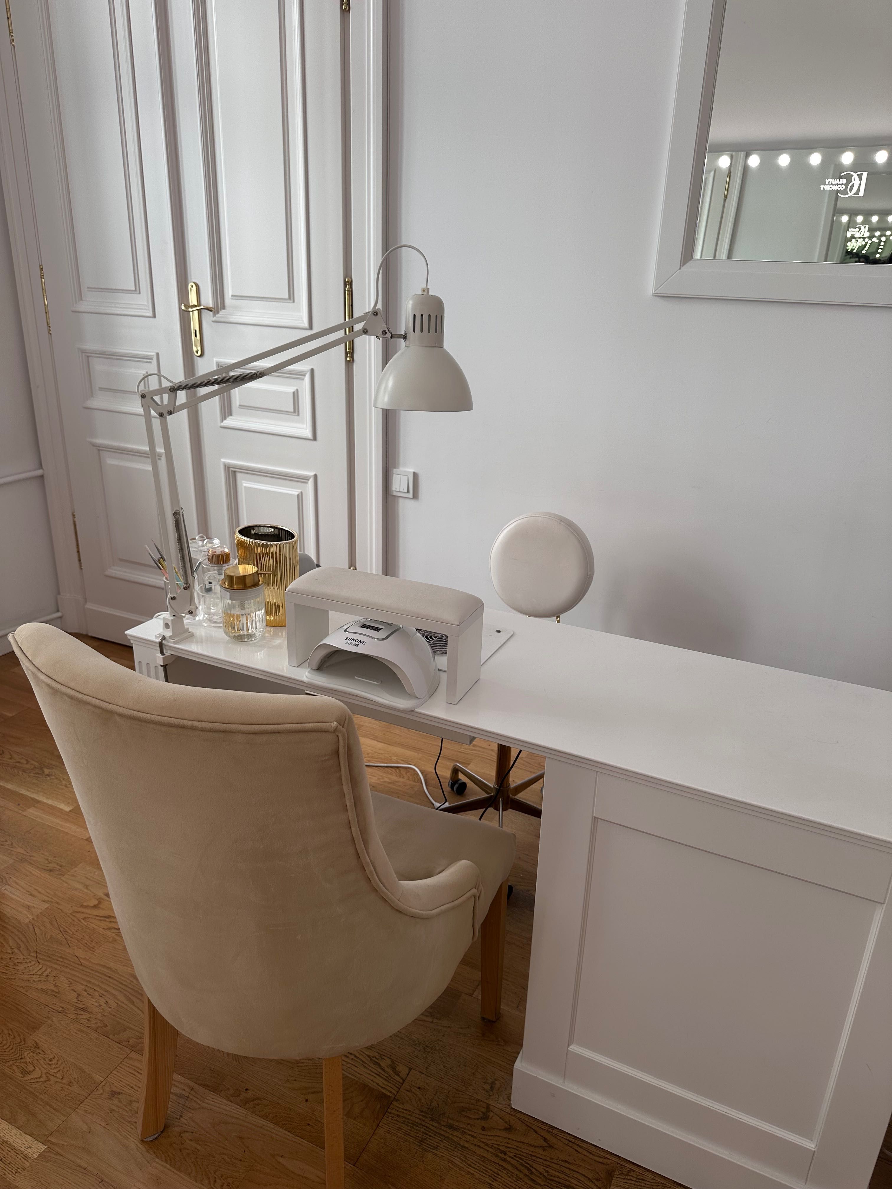 Stanowisko manicure/pedicure do wynajęcia w Centrum