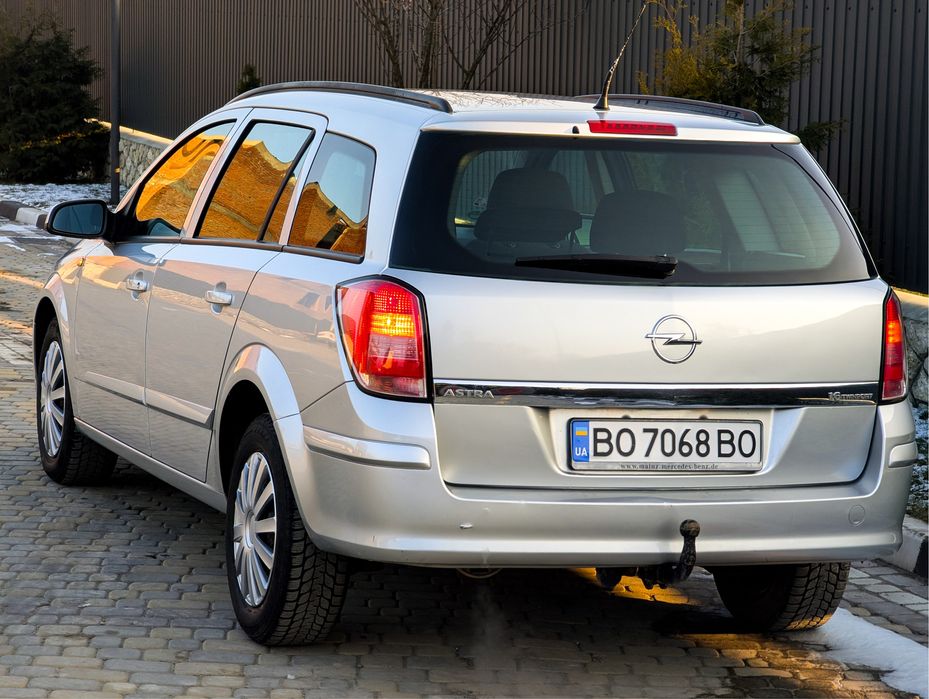 Опель астра h.
