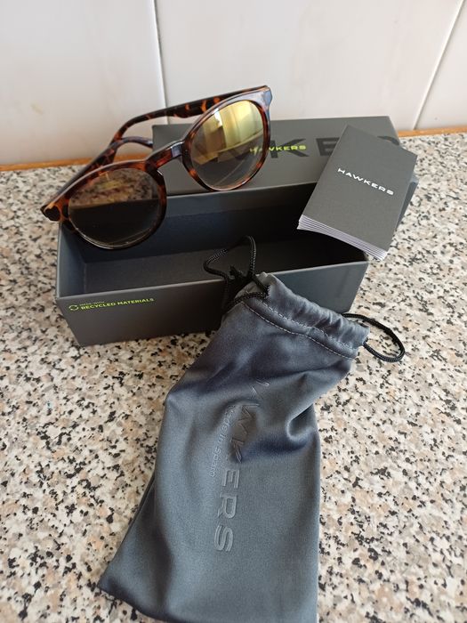 Óculos novos HAWKERS 10 euros.
