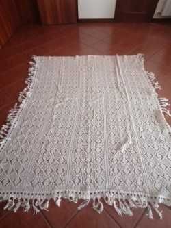 Vende-se colcha branca em crochet