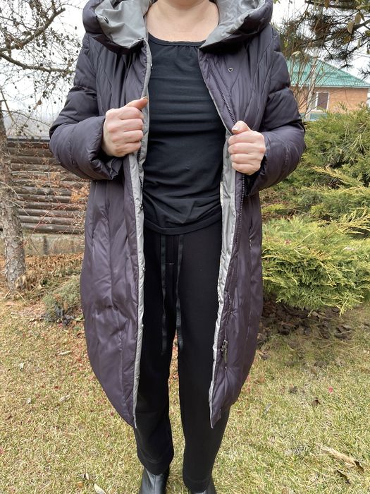 Пуховое пальто фіалетового кольору