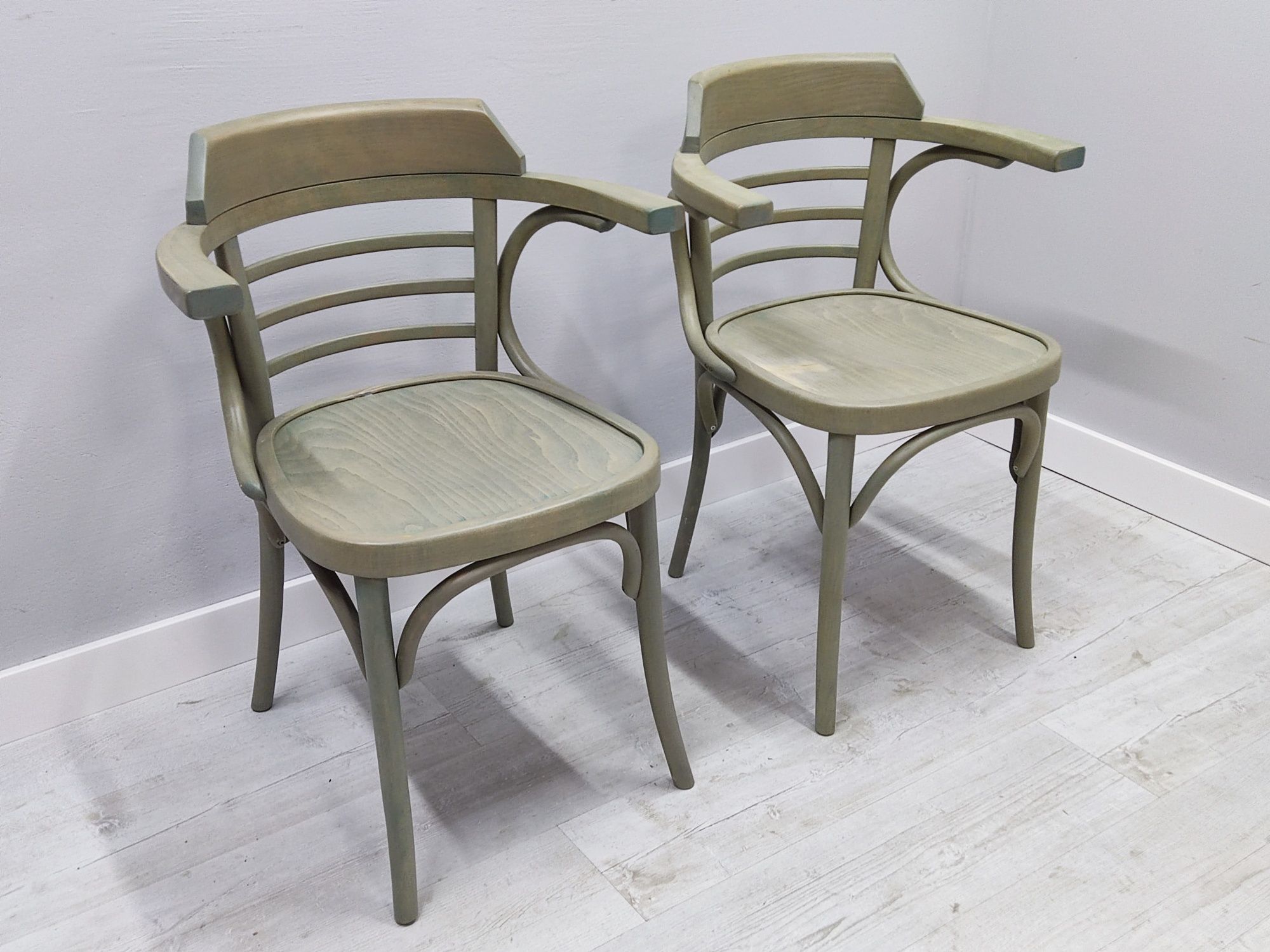Krzesło Thonet Fameg z podłokietnikiem 2 szt