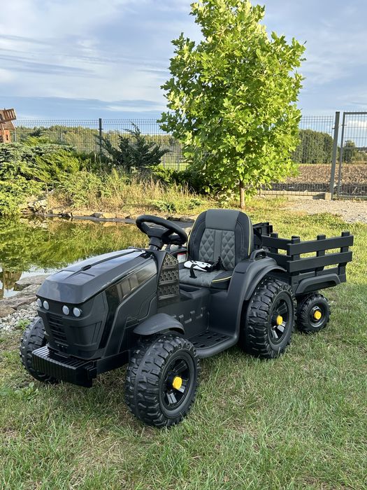 Duży Traktor na akumulator z Przyczepką Pilot 2x45Watt czarny