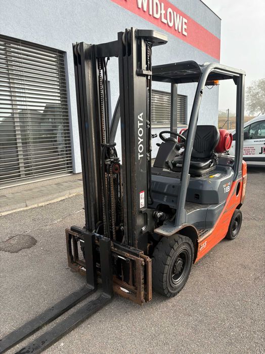 wózek widłowy Toyota