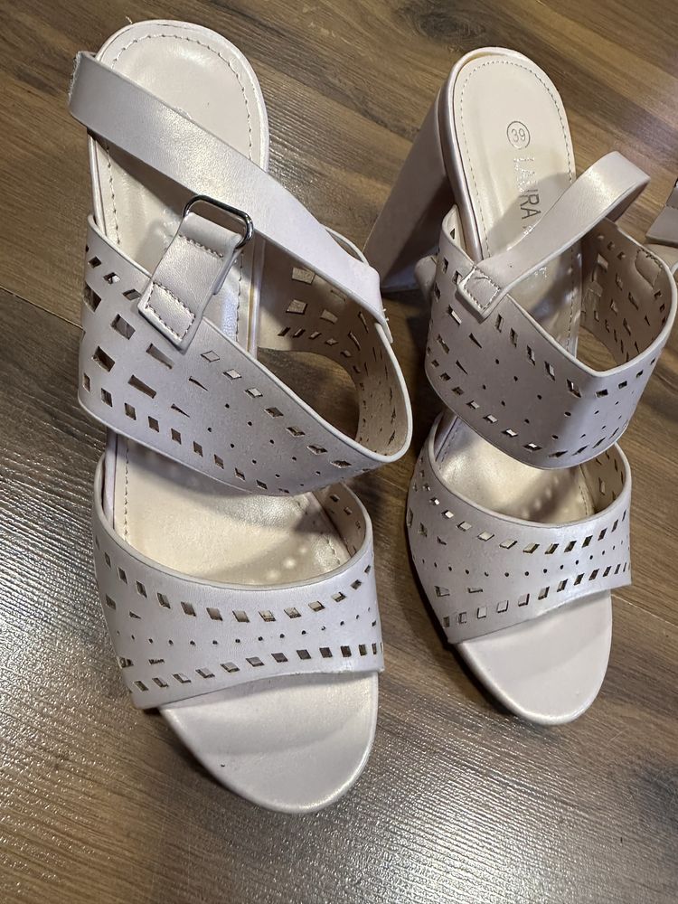 Buty sandalki na slupku