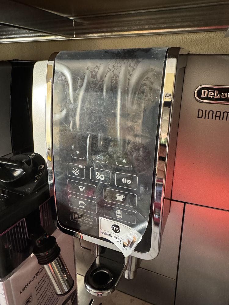 Зернова кавоварка як НОВА Delonghi dinamica 2023 рік стан новоі