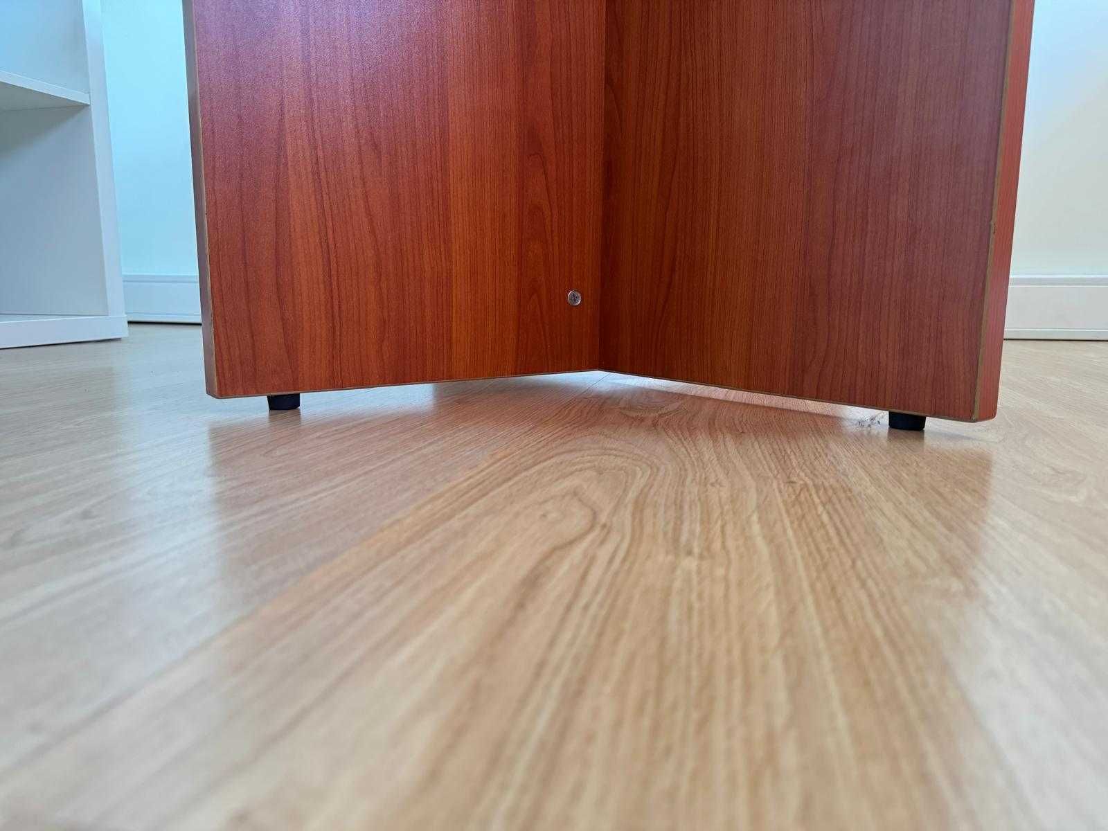 Mesa de reuniões diâmetro 105cm, altura, 72,5cm