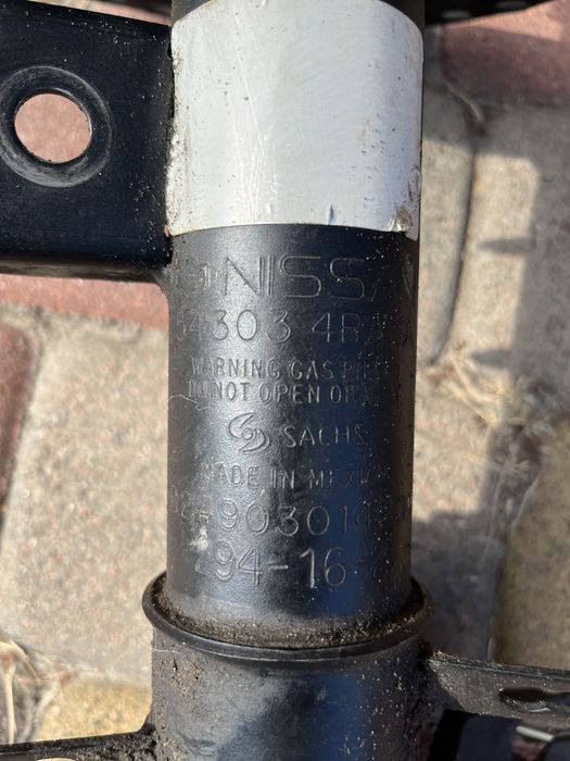 Амортизатор передній лівий Nissan Maxima 2018