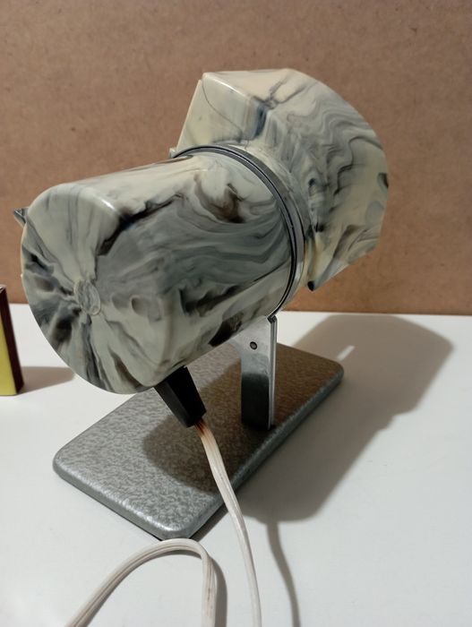 Настольный вентилятор.