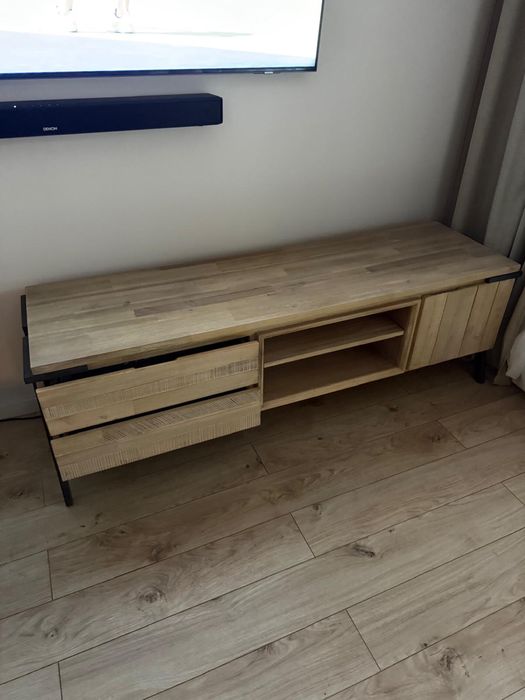 Meble z litego drewna akacjowego Moma Studio w zestawie lub osobno