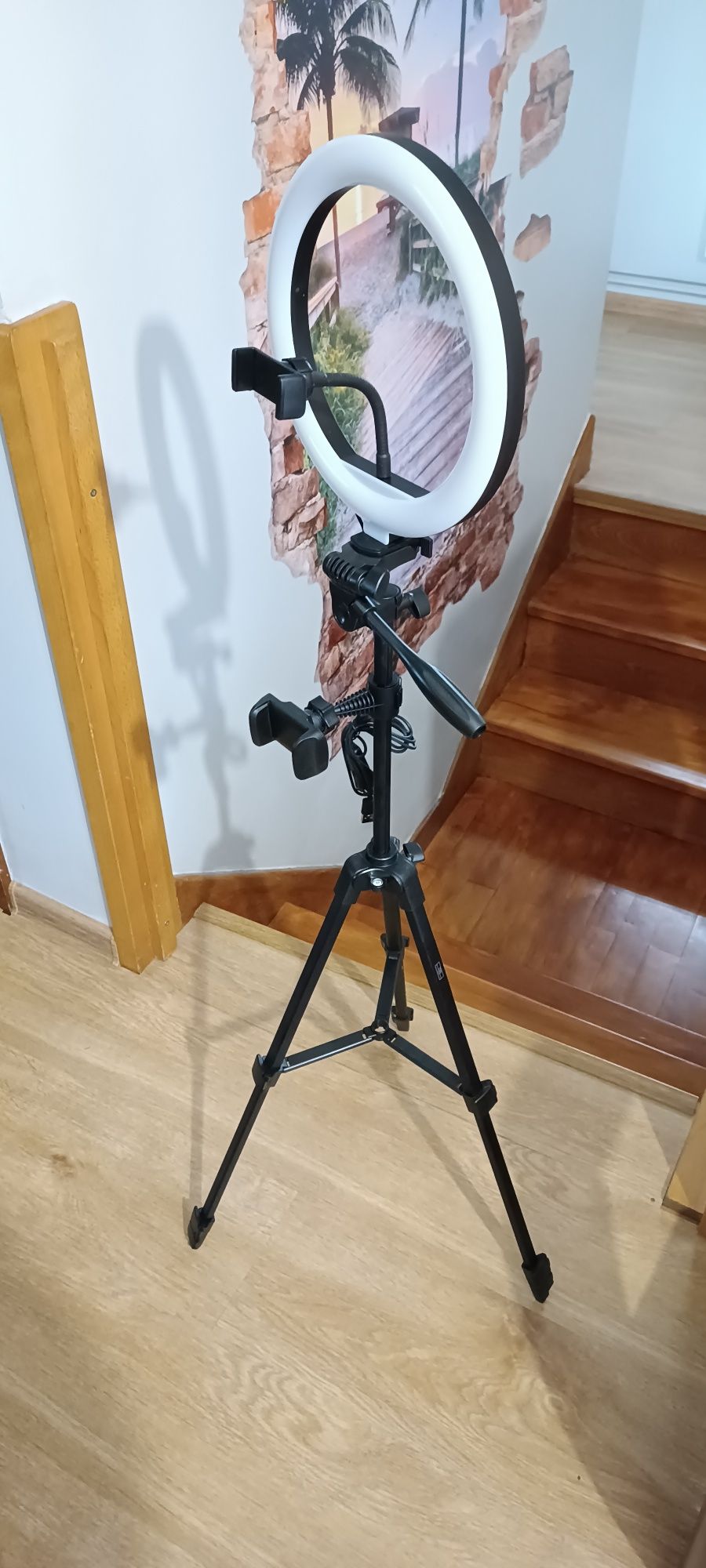 lampa pierścieniowa LED ze stojakiem i uchwytami doMakijażu transmisji