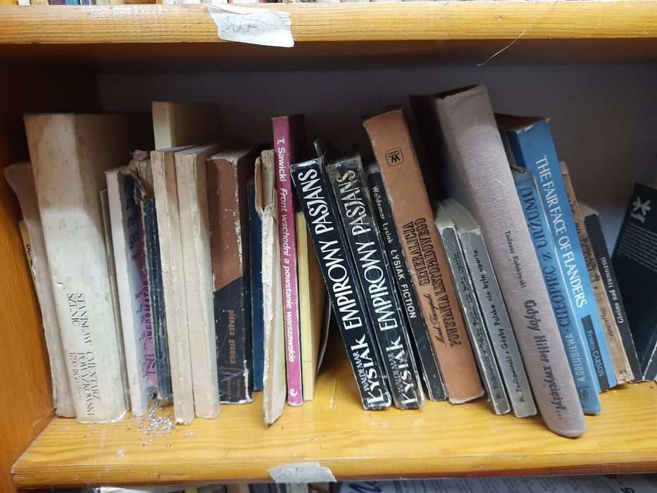 Nowa cena Biblioteka księgozbiór bestsellerów bowiesci