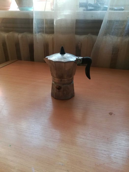 Продаю гейзерную (капельную) кофеварку