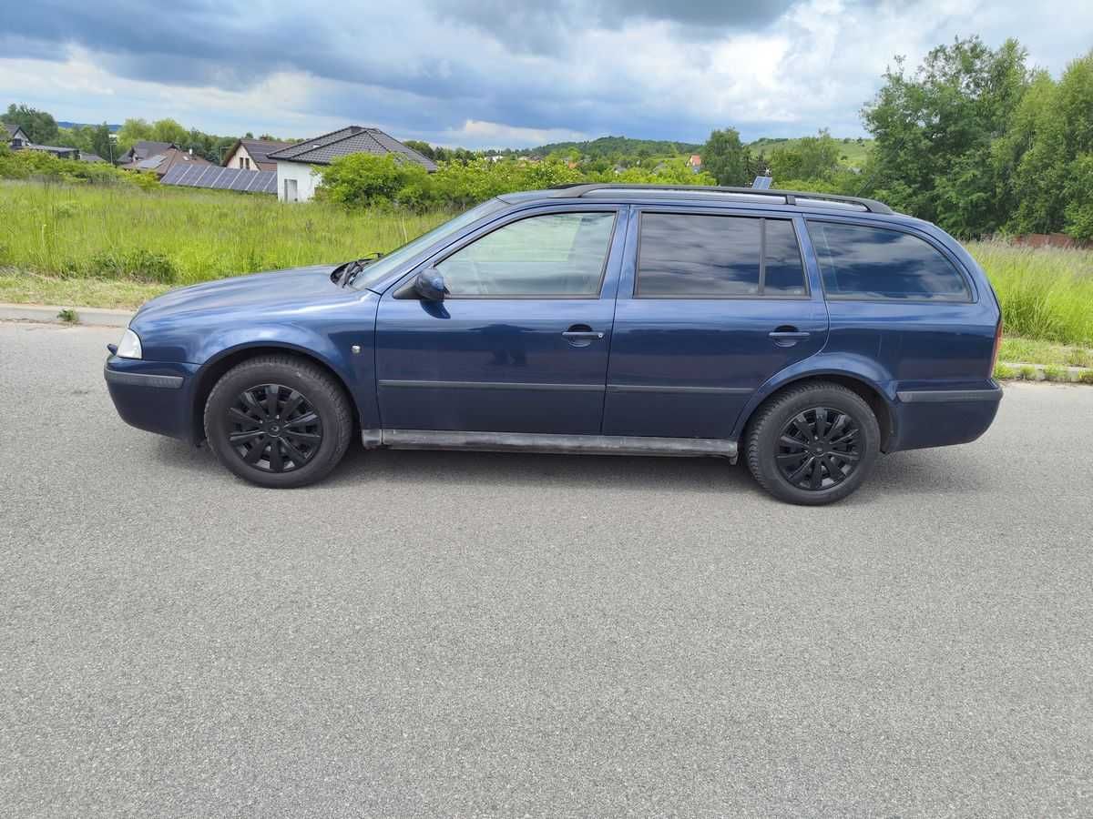 Skoda Octavia 2.0 115KM LPG Xenon Hak Elektryka Długie opłaty Sprawna
