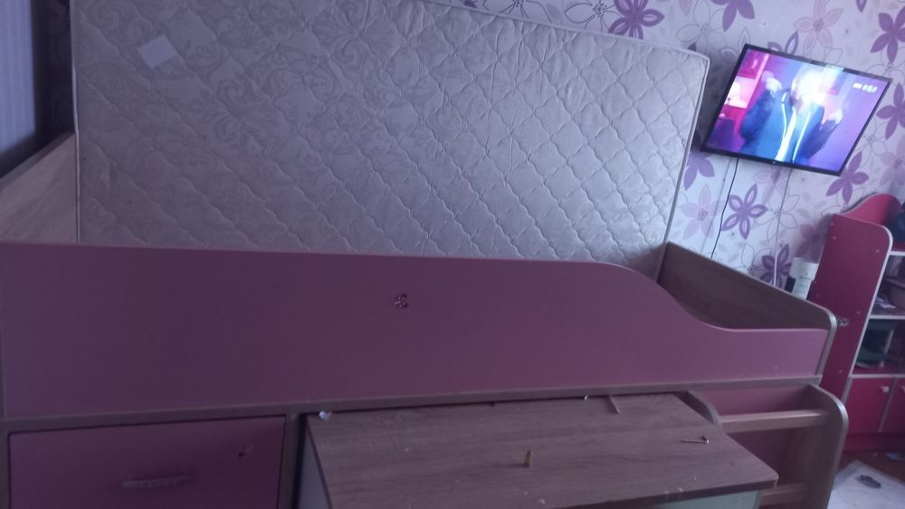 Ліжко дитяче зі столиком ( 3 полочки+ шафа) Самовивіз