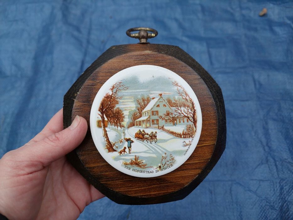 Zestaw ozdób do powieszenia. Ceramika i drewno.