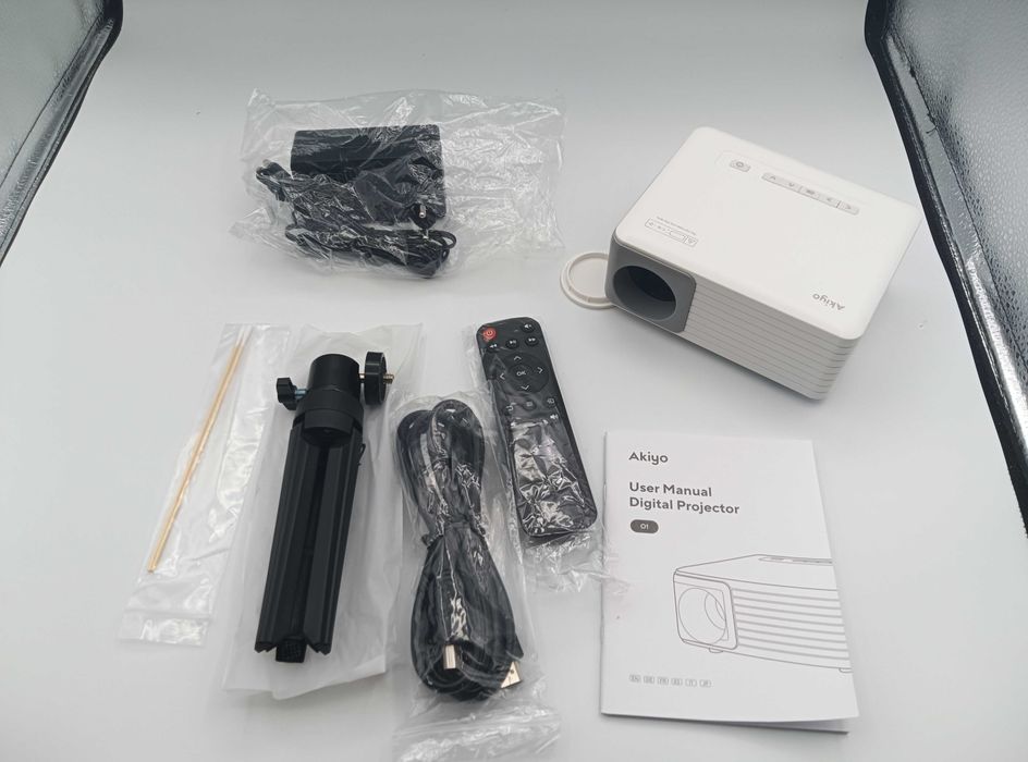 Projetor Portátil AKIYO 1080P Full HD