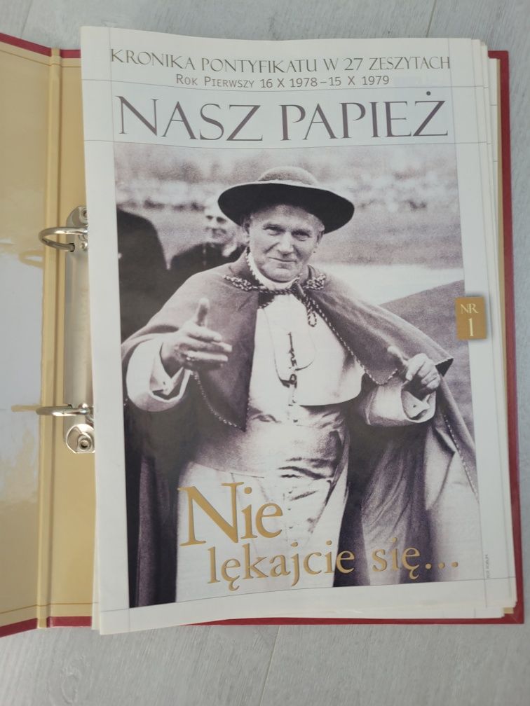 Jan Paweł II zeszyty w segregatorach, Nasz Święty Papież 3 segregatory