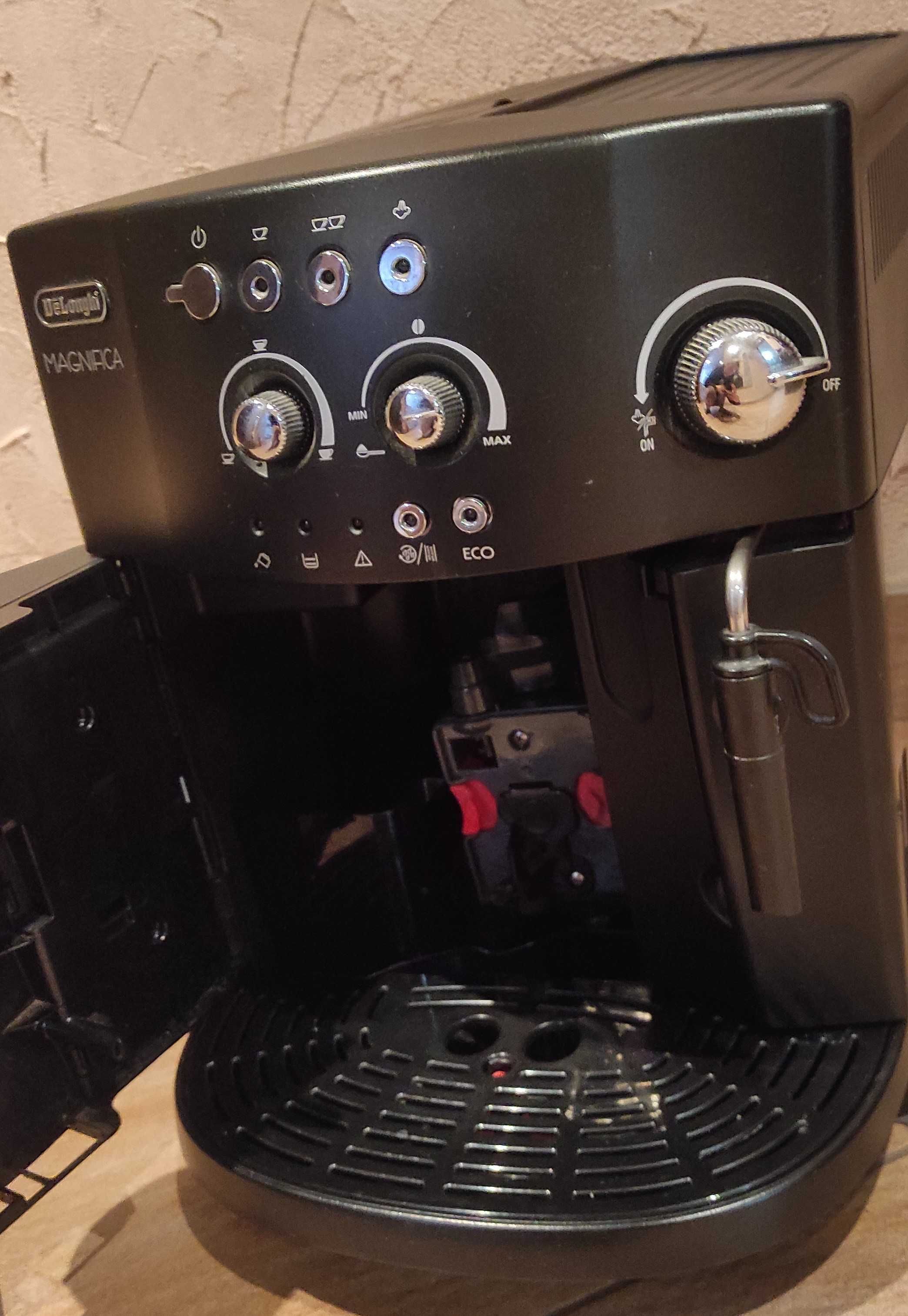 DeLonghi Ekspres do kawy i cappuccino