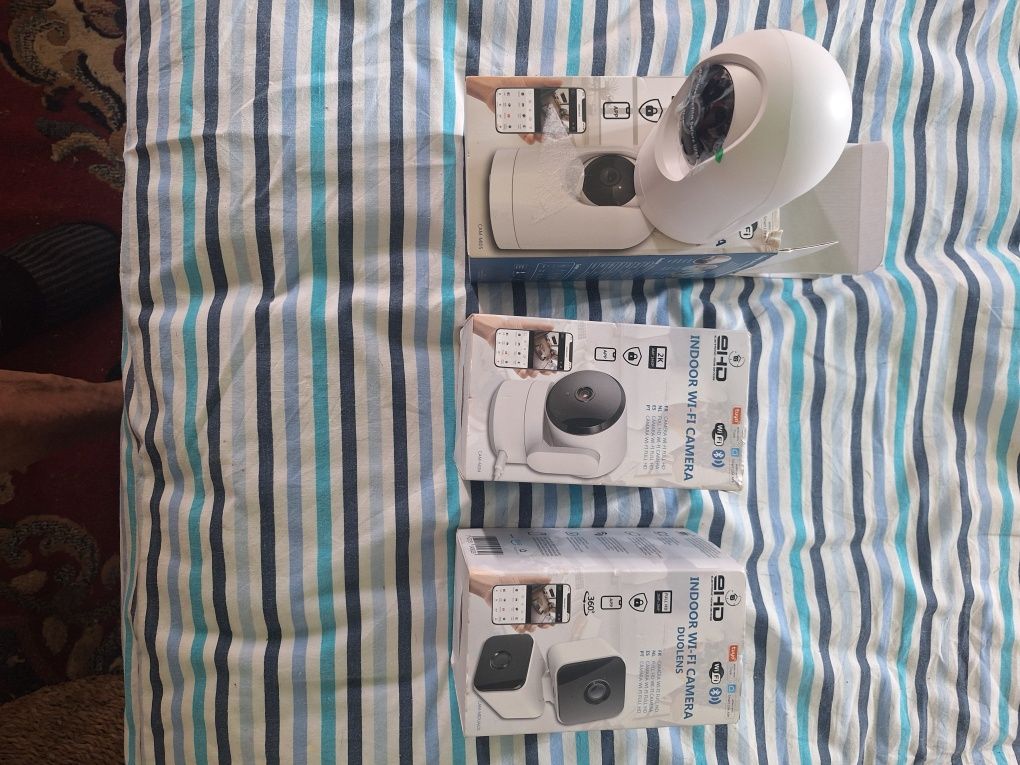Vendo 3 câmaras inteligentes indoor novas por 30 euros mais portes