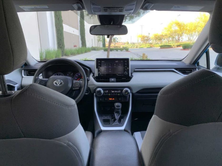 Toyota RAV4 XLE      2019