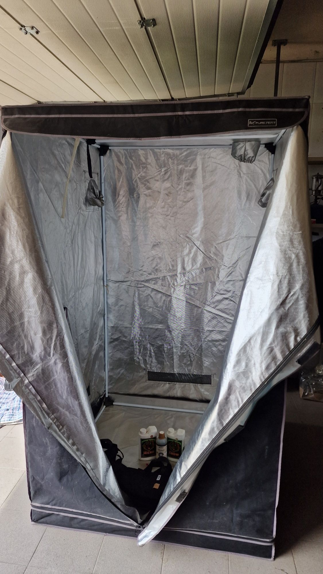 Tenda para cultivo indoor com iluminaçao 100w + 9 vasos e Nutrientes.