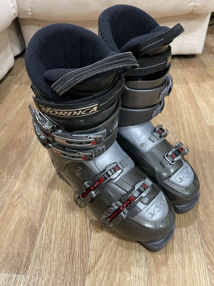 Гірськолижні ботинки Nordica 26,5 (41-42 р.) у відмінному стані.