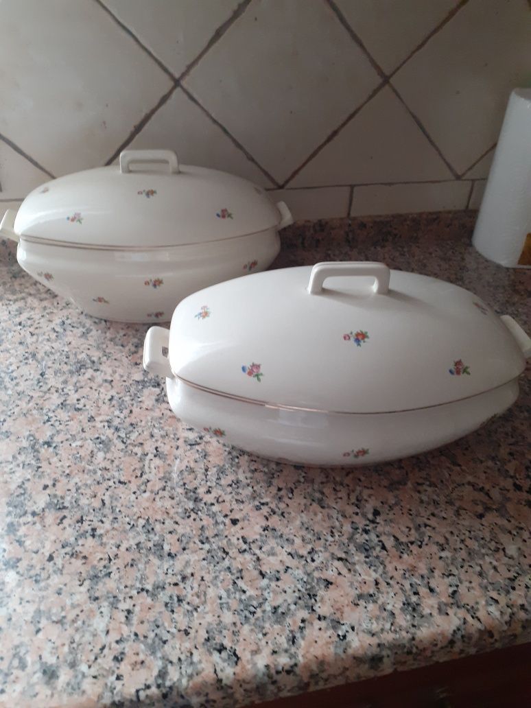 Louça muito antiga terrinas