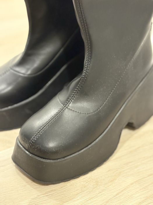 Демисезонные ботинки на платформе