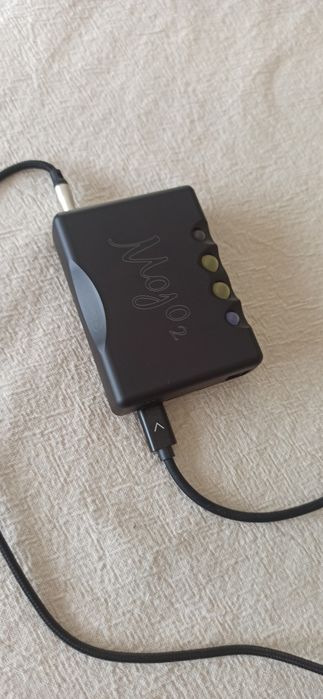 Chord Mojo 2  DAC + Meze 99 Classics
