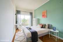 702818 - Quarto com cama de casal, com varanda...