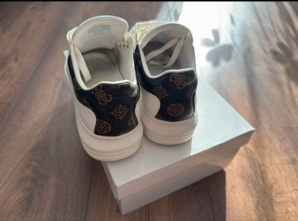 Guess Sneakersy FL8VIB LEA12 Biały
