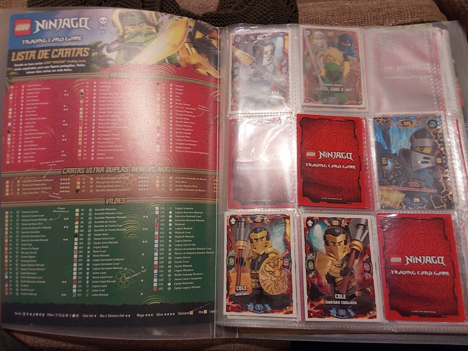 Lote de 94 Cartas Ninjago com Arquivador
