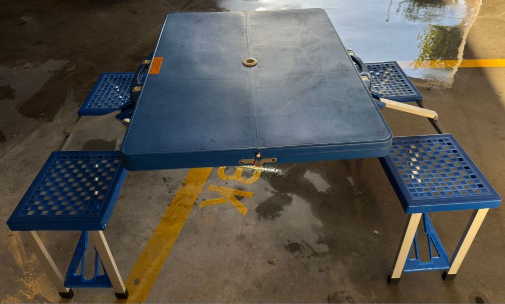 Mesa de piquenique dobrável com cadeiras