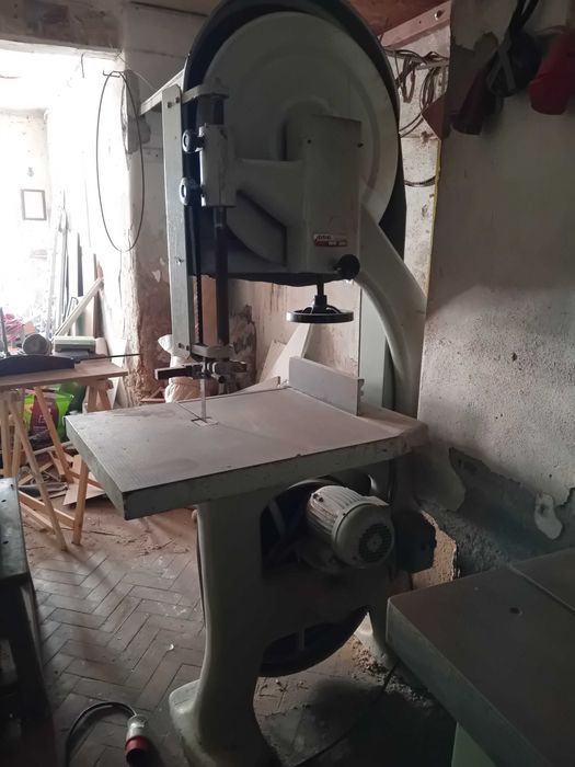 Vendo maquinas carpintaria são 8 maquinas 1 compressor 2 esmeril