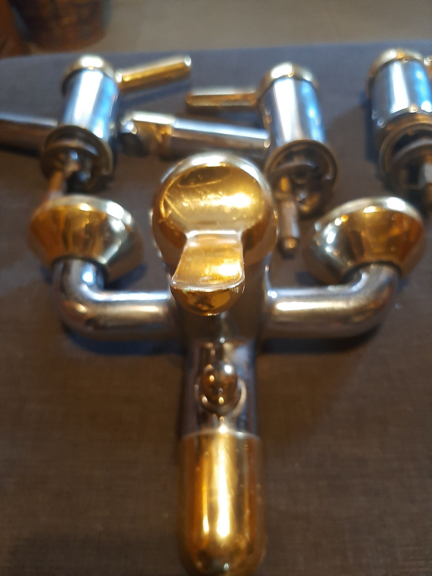 Torneiras Vintage em Aço Cromado e Dourado