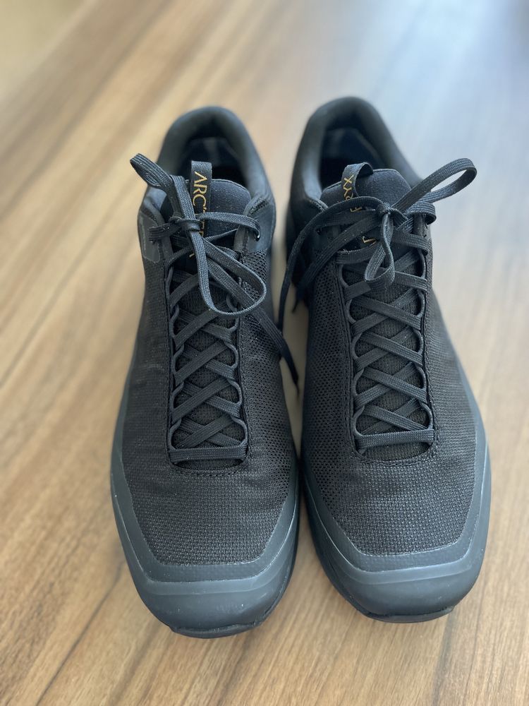 ARC'TERYX Взуття кросівки 43 розмір