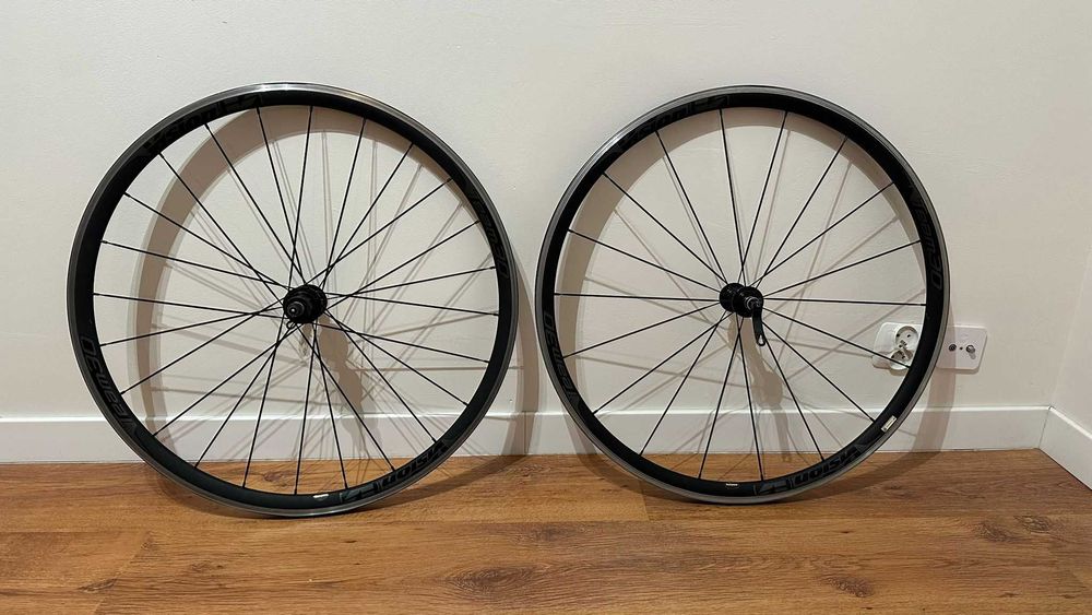 Koła Vision Team 30 hamulce szczękowe 19x622 szybkozamykacze QR 28”