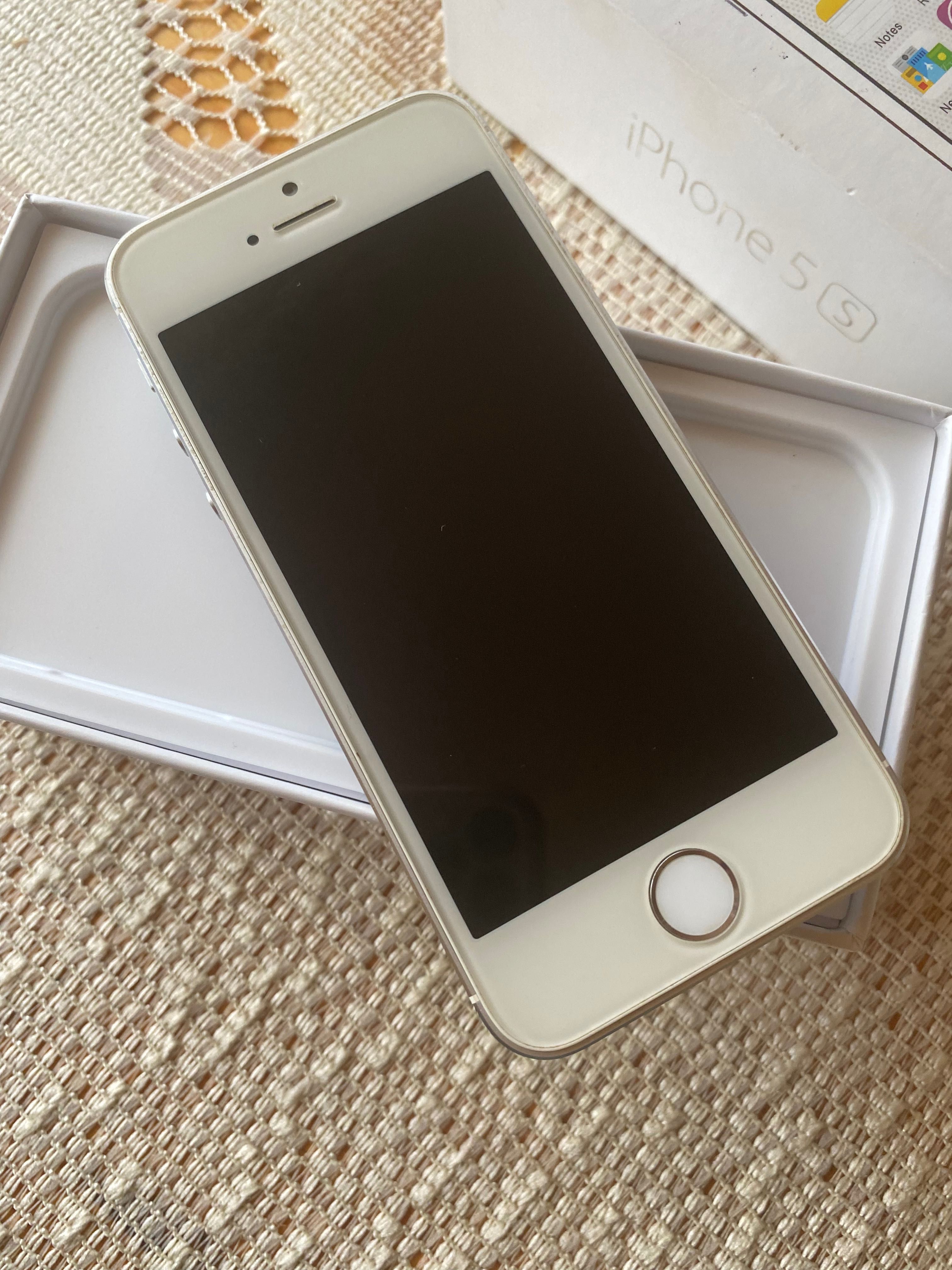 IPhone 5s, 16GB,  srebrny, stan idealny, nowe słuchawki