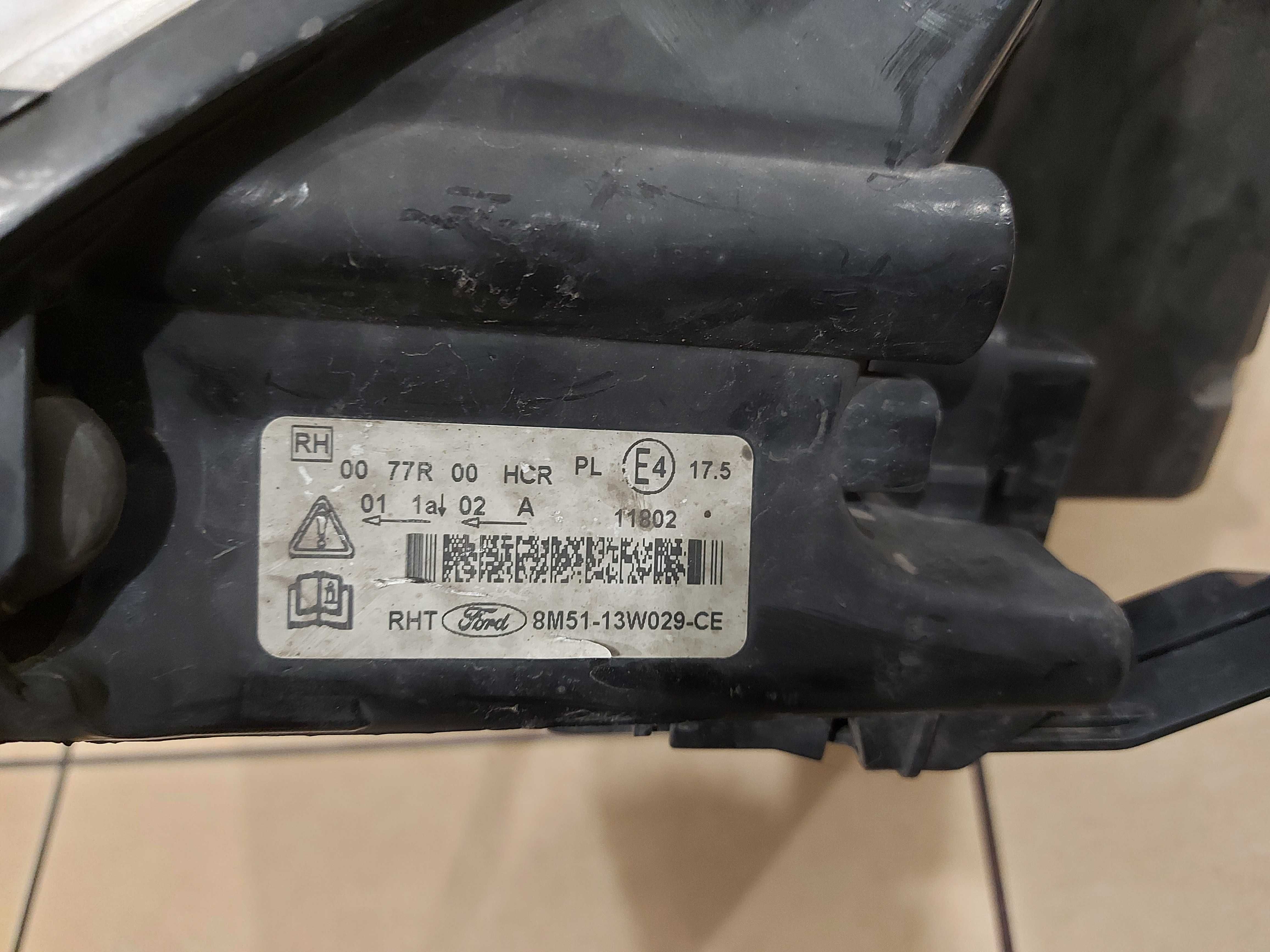 Lampa Prawa przód czarna reflektor Ford Focus MK2 LIFT 8M51-13W029-CE