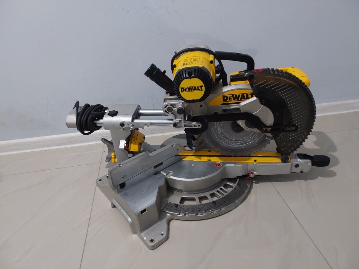 Dewalt Пила дискова акумуляторна безщіткова DeWalt DCS727