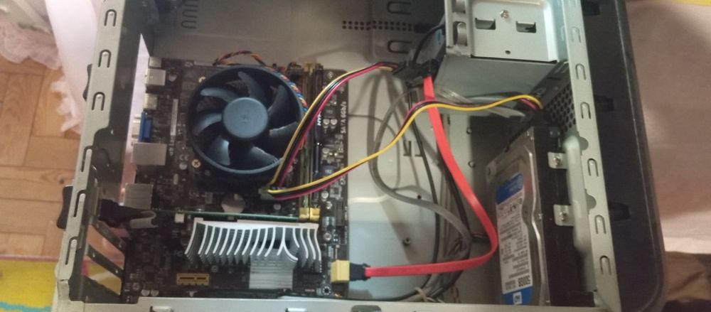 Computador fixo Core i3 8gb gráfica gt710