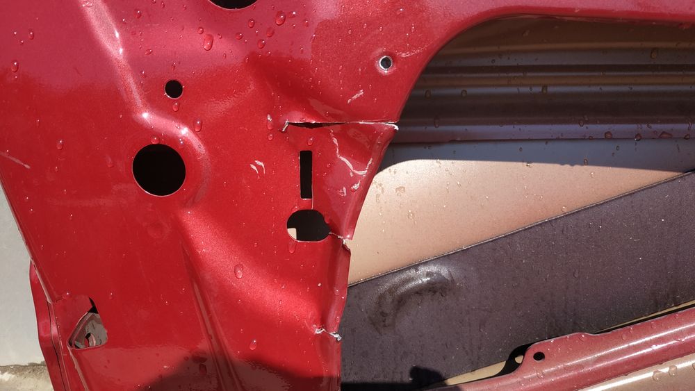 Передняя левая дверь Tesla model 3.