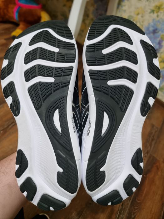 Оригінал 100% чоловічі кросівки asics gel kayano 32  euro 44.5