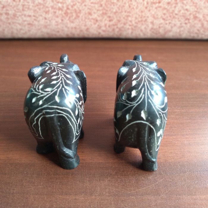 2 słonie z kamienia