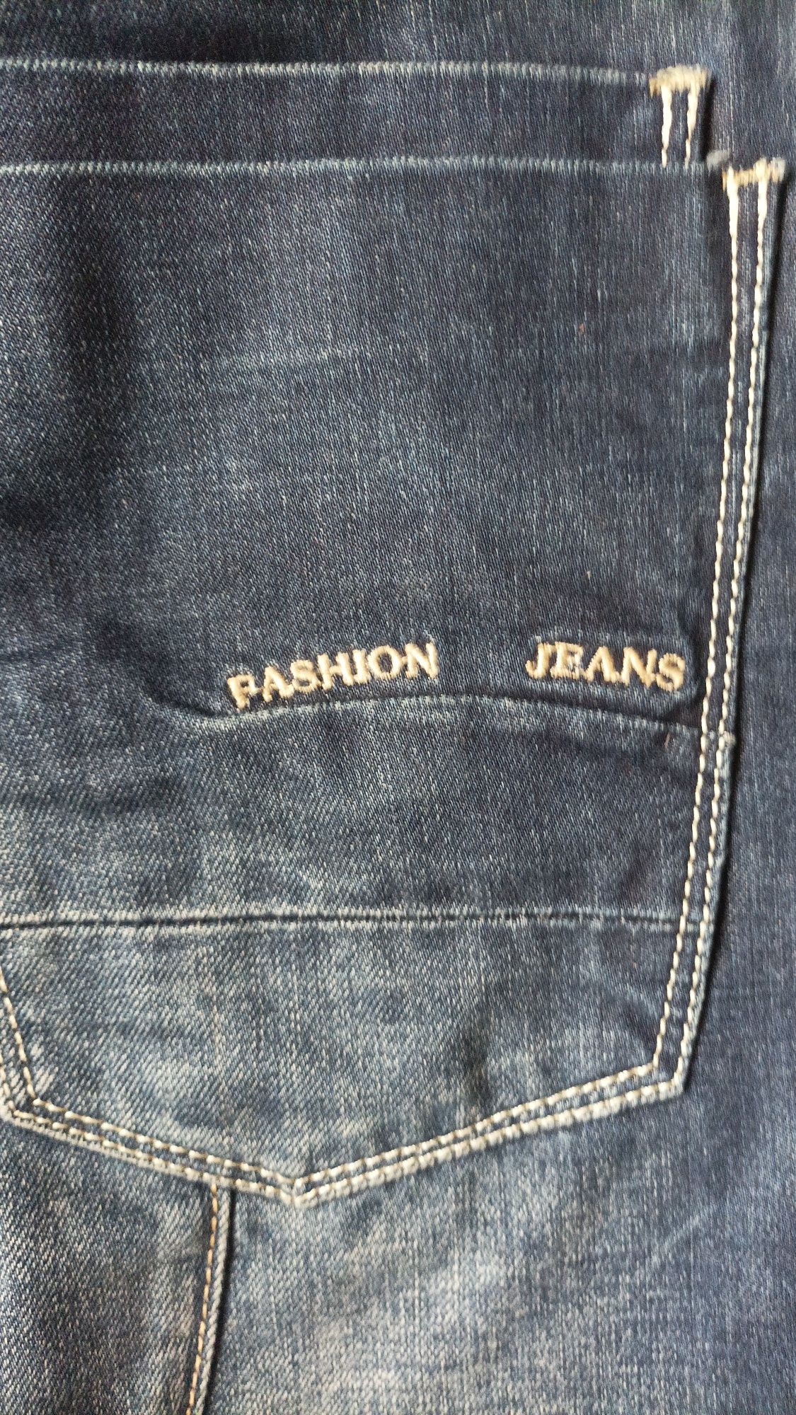 Męskie spodnie jeansy.