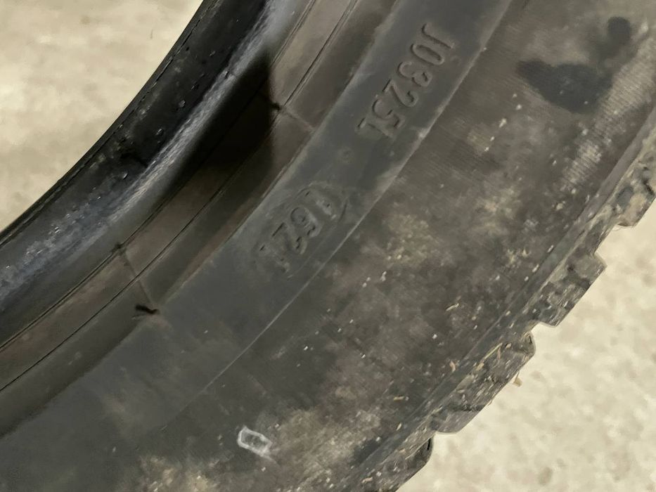 Зимова резина 215/55 R17 в чудовому стані
